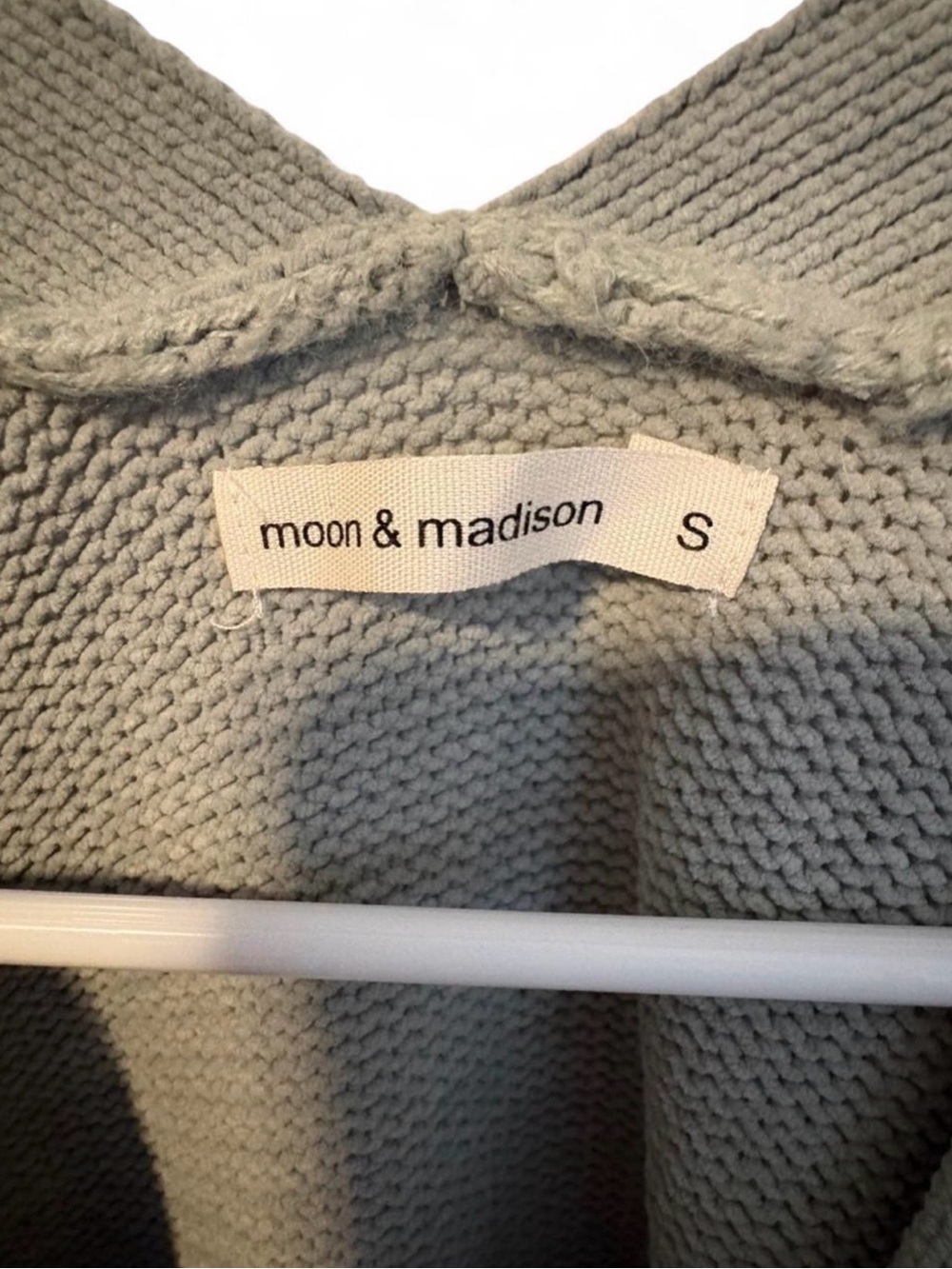 moon & madison Olive Green Cropped V-Neck Bobble-Sleeve Cardigan - Picture 4 of 6